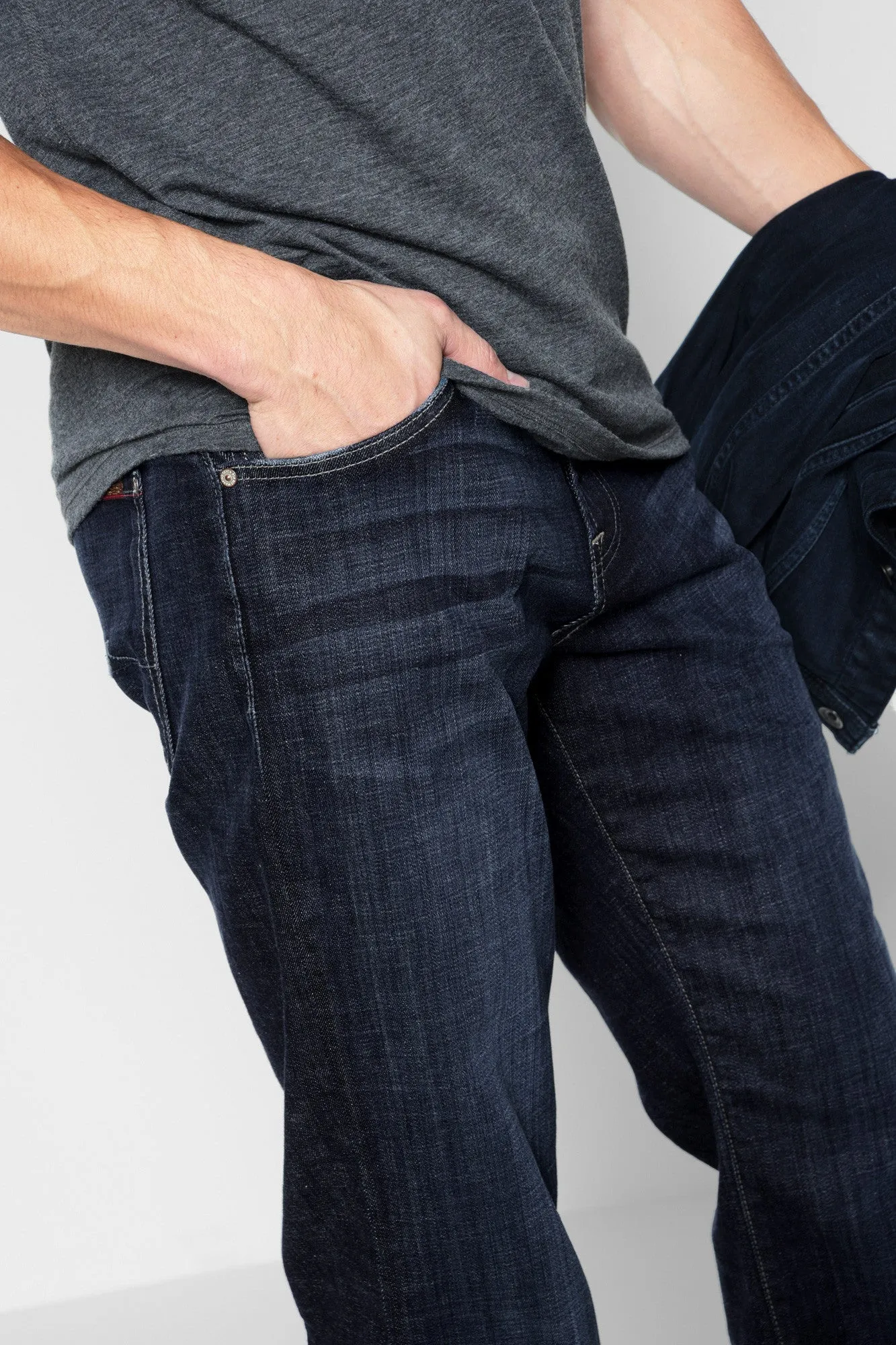 7 For All Mankind - Austyn XL Relaxed Straight Leg Jeans in Los Angeles Dark