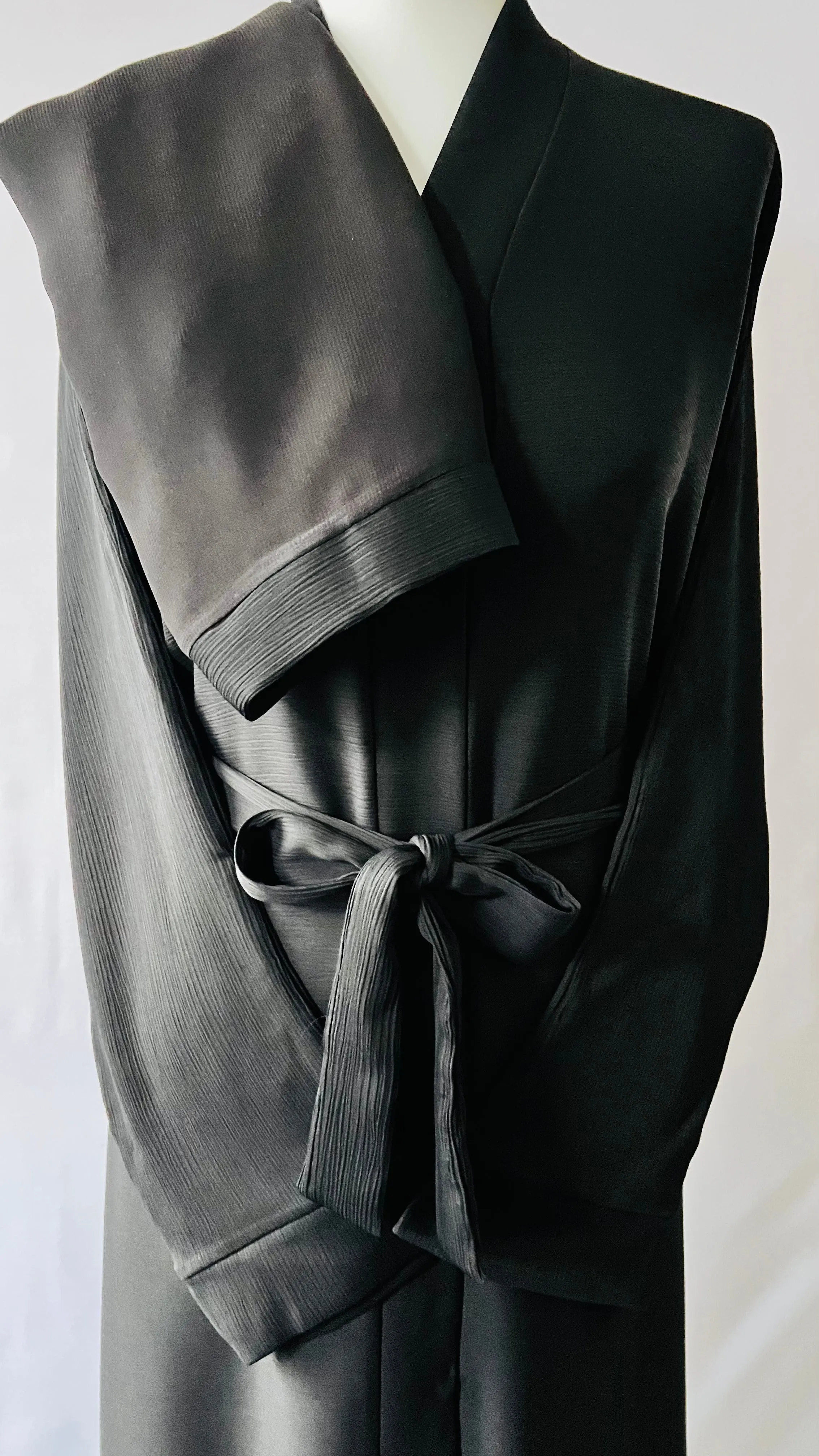 Front Open Plain Black Zoom Abaya