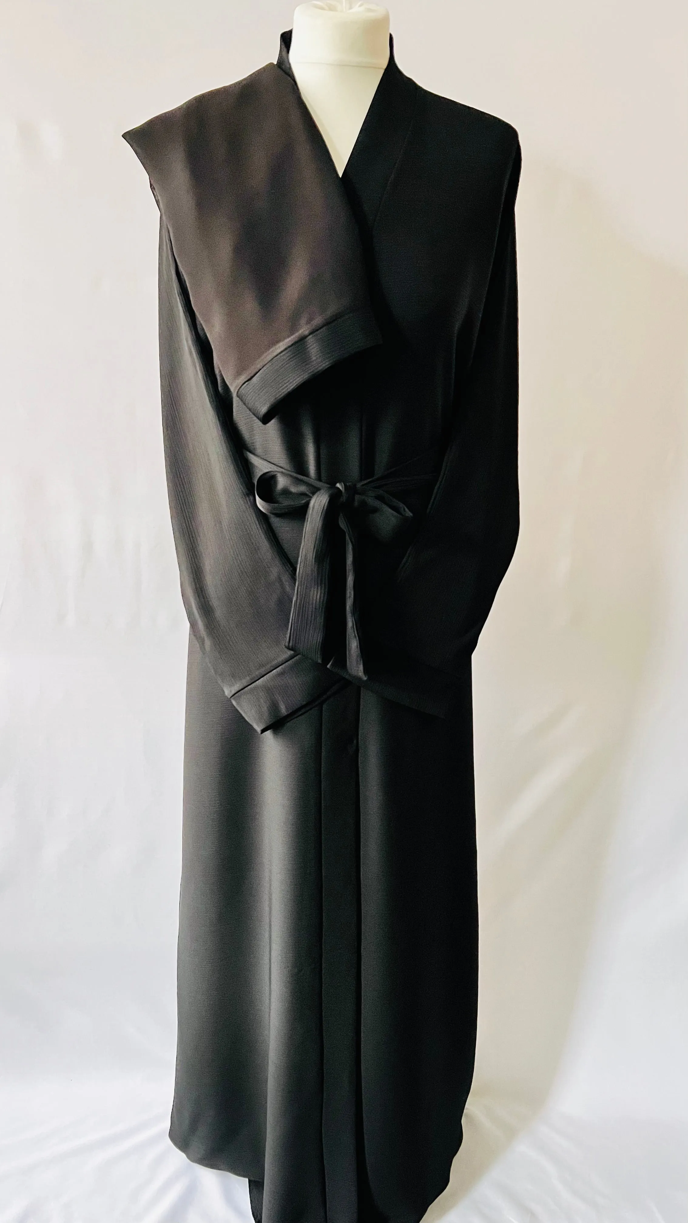 Front Open Plain Black Zoom Abaya