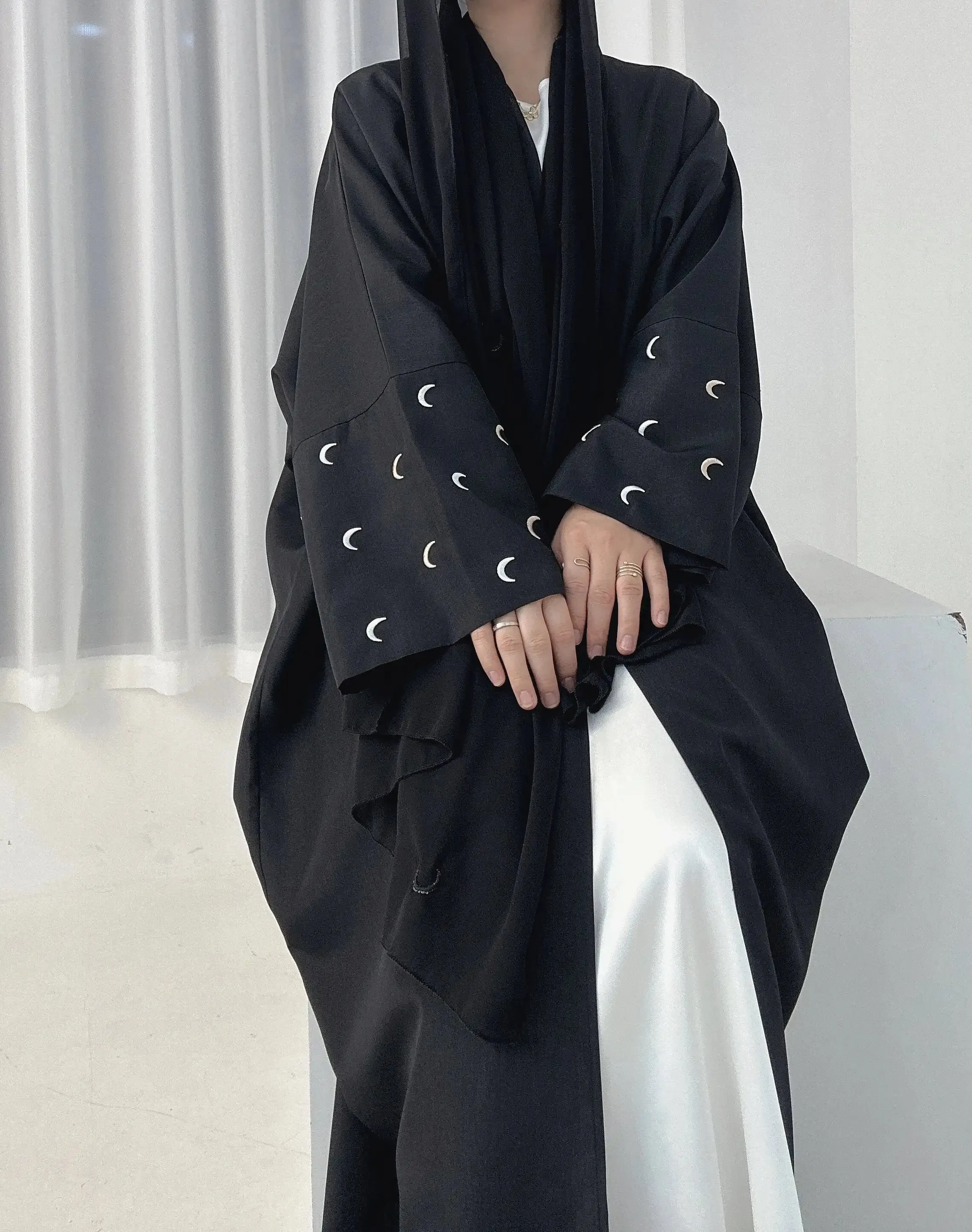 Middle Eastern Style Linen Heart Moon Embroidery Open Abaya Kimono