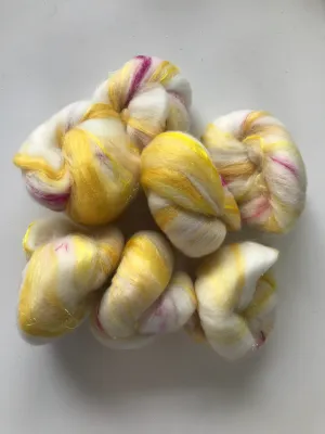 Mini batts: Raspberry Lemonade (2 oz. spinning fiber)